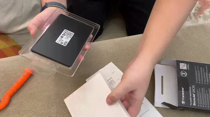 Розпакування Portable hard drive StoreJet 25C3S extra slim Transcend придбанего у Rozetka. Короб